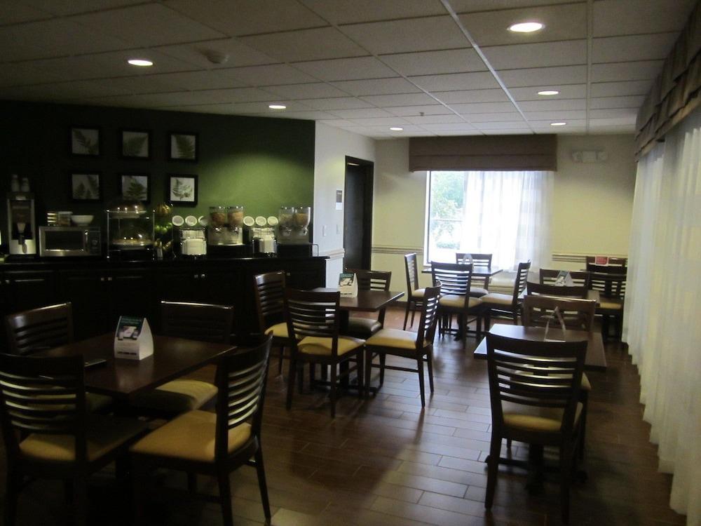 Hotel Clarion Pointe Albemarle Zewnętrze zdjęcie