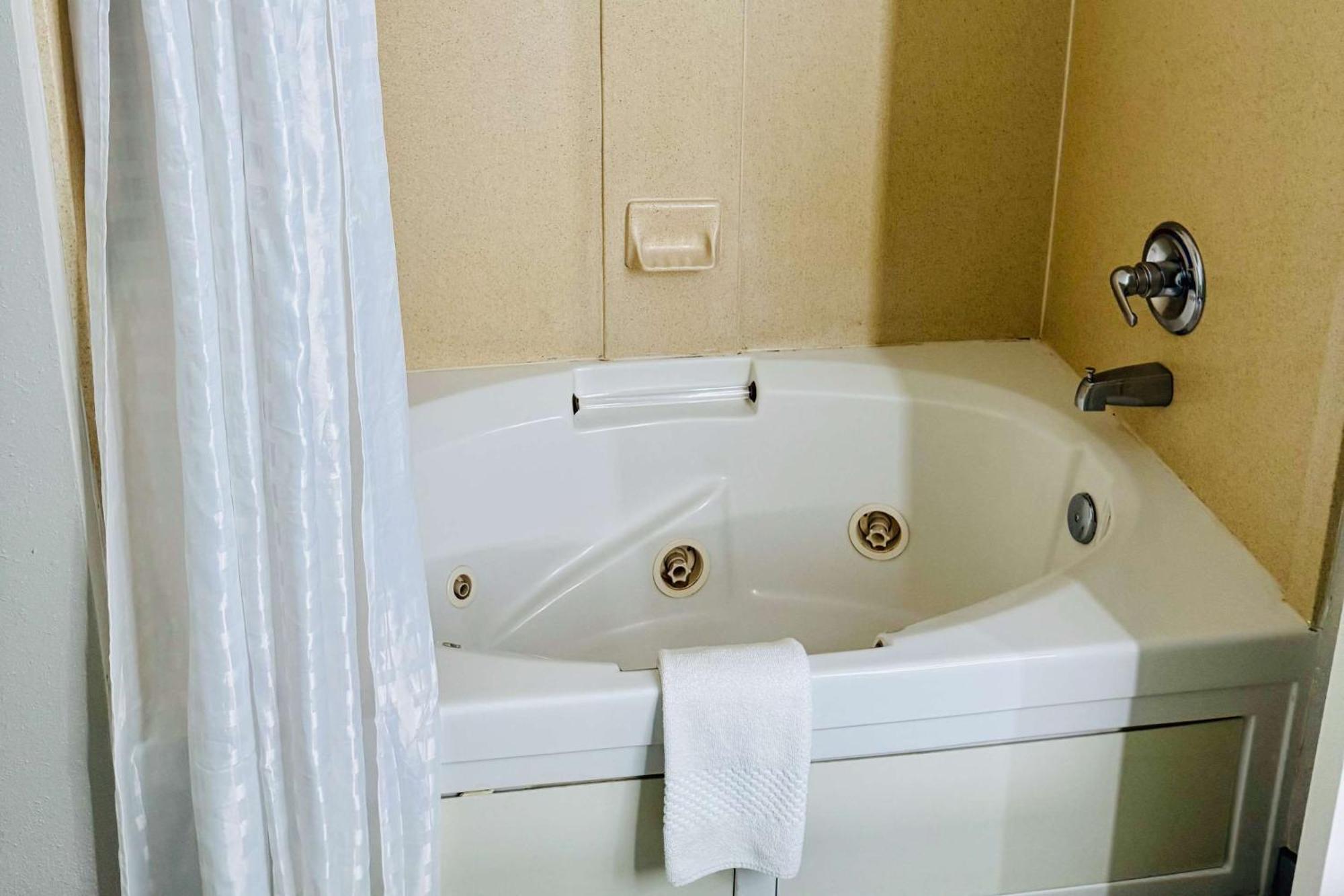 Hotel Clarion Pointe Albemarle Zewnętrze zdjęcie